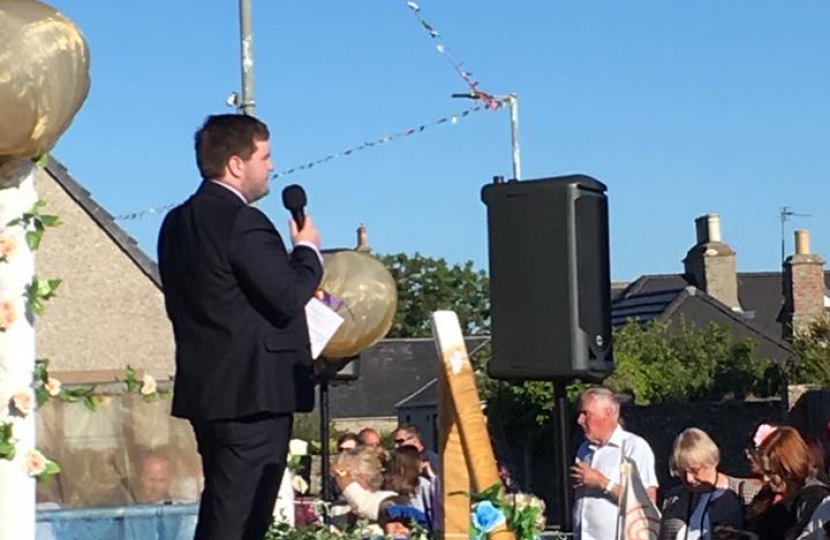 Councillor Struan Mackie addressing Castletown Gala, 30 June 2018